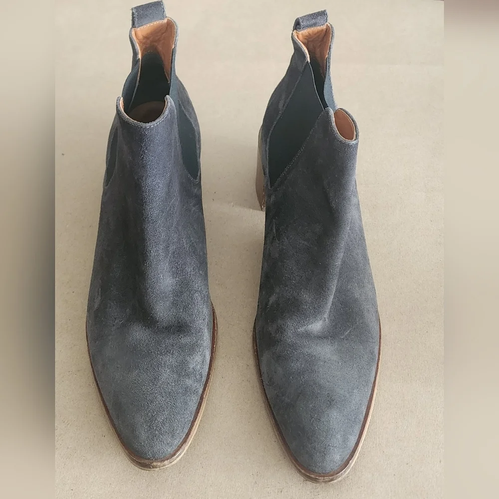 Everlane Chelsea Gray Suede Ankle‎ Boots 9.5 Italy